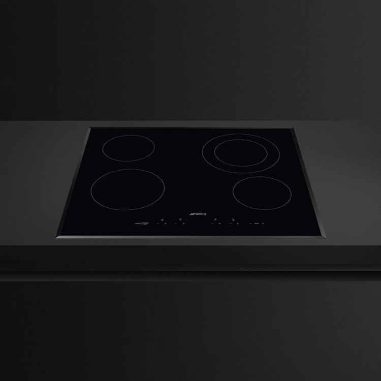 Large image of Smeg Ceramic Electric Cooktop 24-Inch in Black