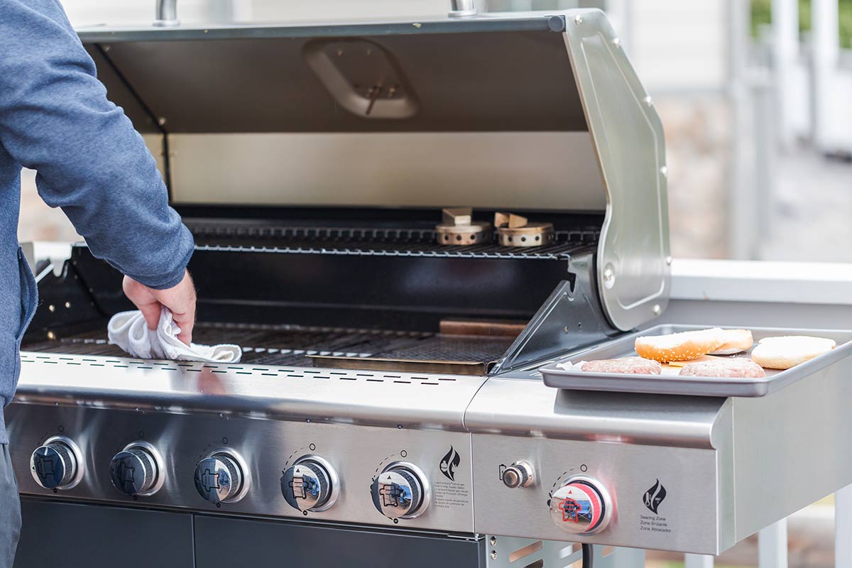 How To Clean Your Grill Grates & Other Tips