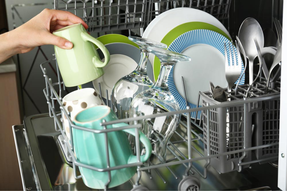 Putting cup into a dishwasher