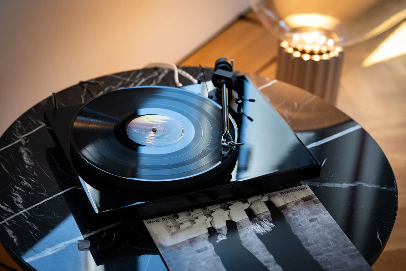 Pro-Ject - DCARBONEVO2GBK - Turntables