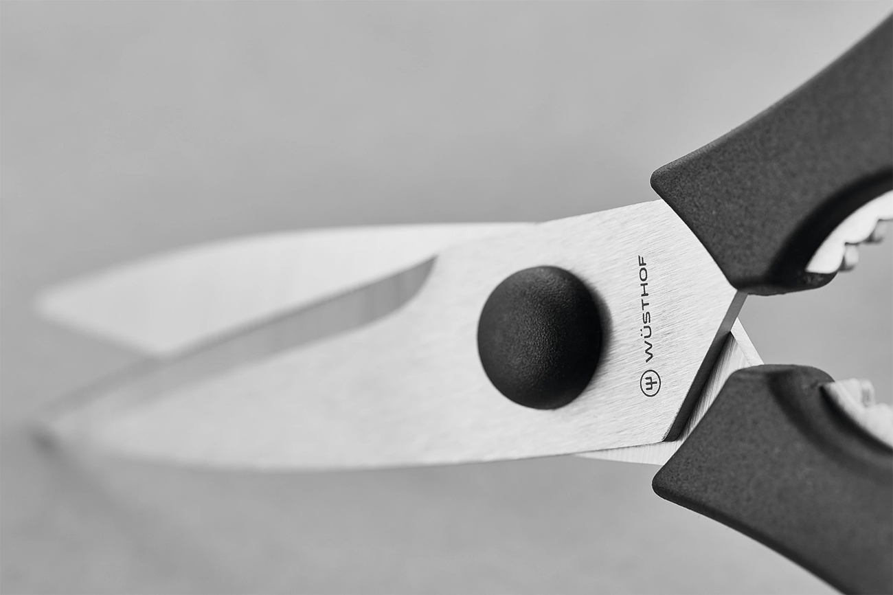 Close view of kitchen shears