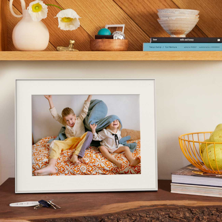 Aura Walden 15-inch Digital Picture Frame