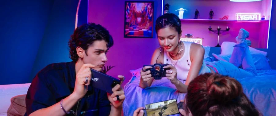 Three friends gaming on the ASUS ROG Phone 8