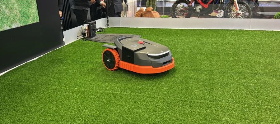 segway navimow x3 on green turf