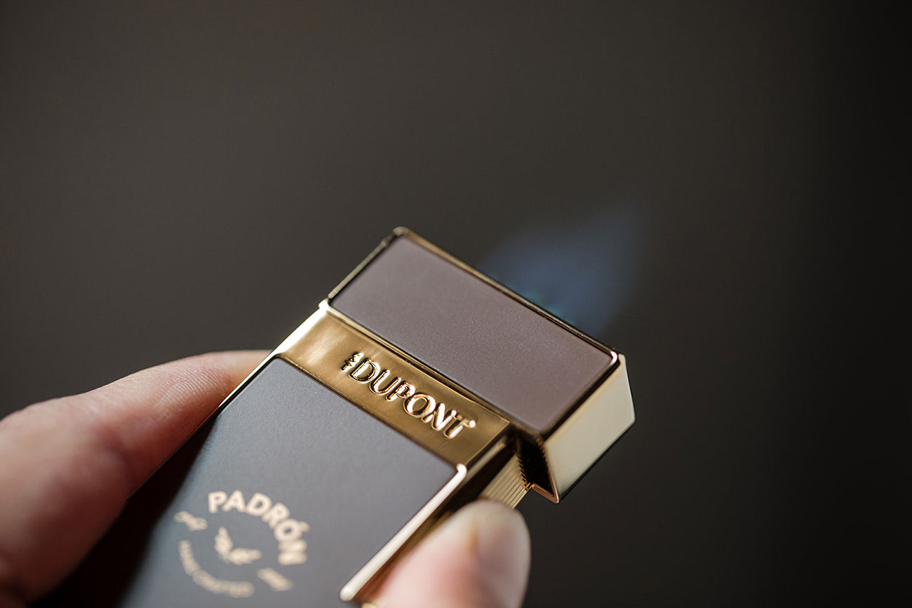 View of S.T. Dupont Padron Biggy Lighter flame