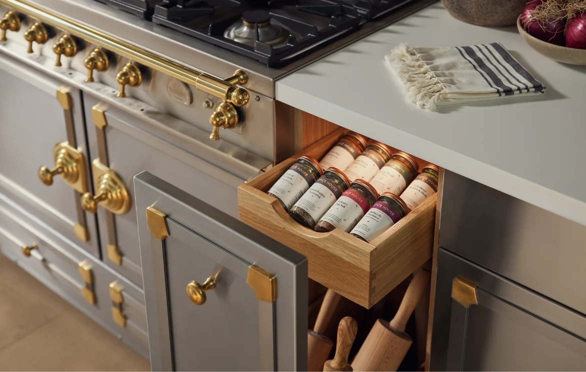La Cornue Cornufe cooktop with pull-out spice drawer