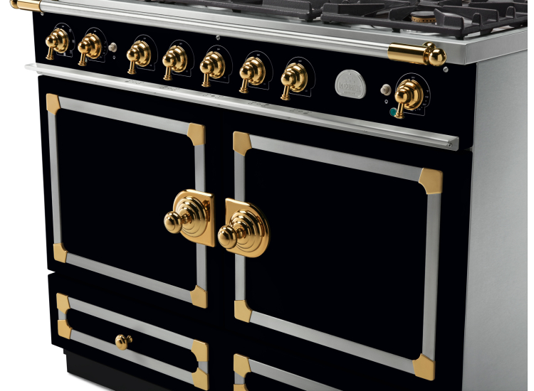 La Cornue CornuFe 110 43 In. Gloss Black With Polished Brass Trim Dual Fuel Range - C1MF