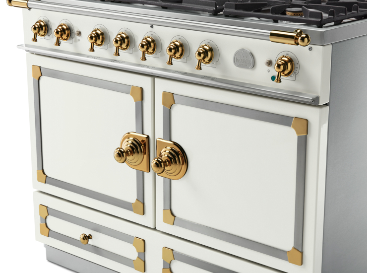 La Cornue CornuFe 110 43 In. Dual Fuel Range in Pure White With Polished Brass Trim - C1WF