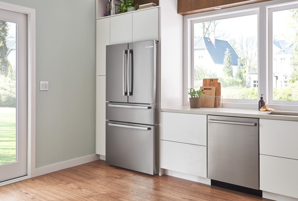 Full Kitchen with Closed B36CL80SNS Refrigerator
