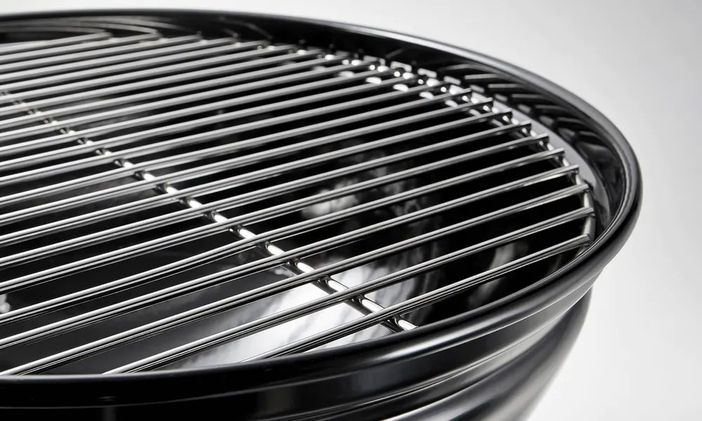 Weber Charcoal Smoker and Grill Showing Empty and Clean Grill Grates
