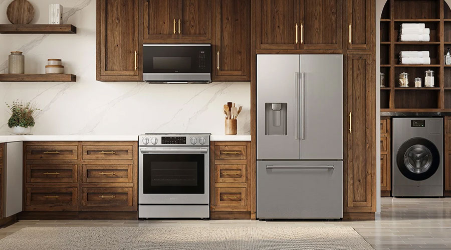 Kitchen lifestyle with Samsung Bespoke appliances
