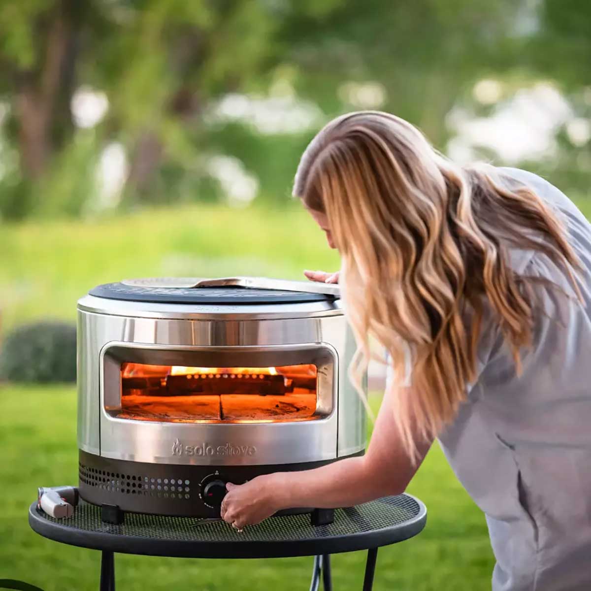 Pizza Oven in use Detail 2