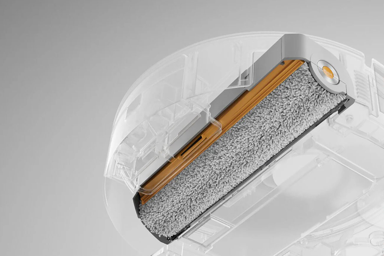 Angled view of Roborock Robot Vacuum roller