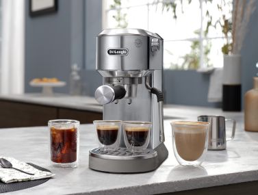 Lifestyle a coffee machine on the counter