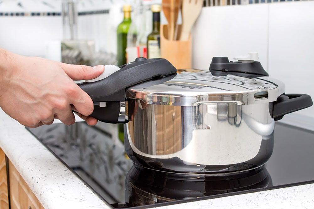 Pressure cooker with closed lid on stovetop