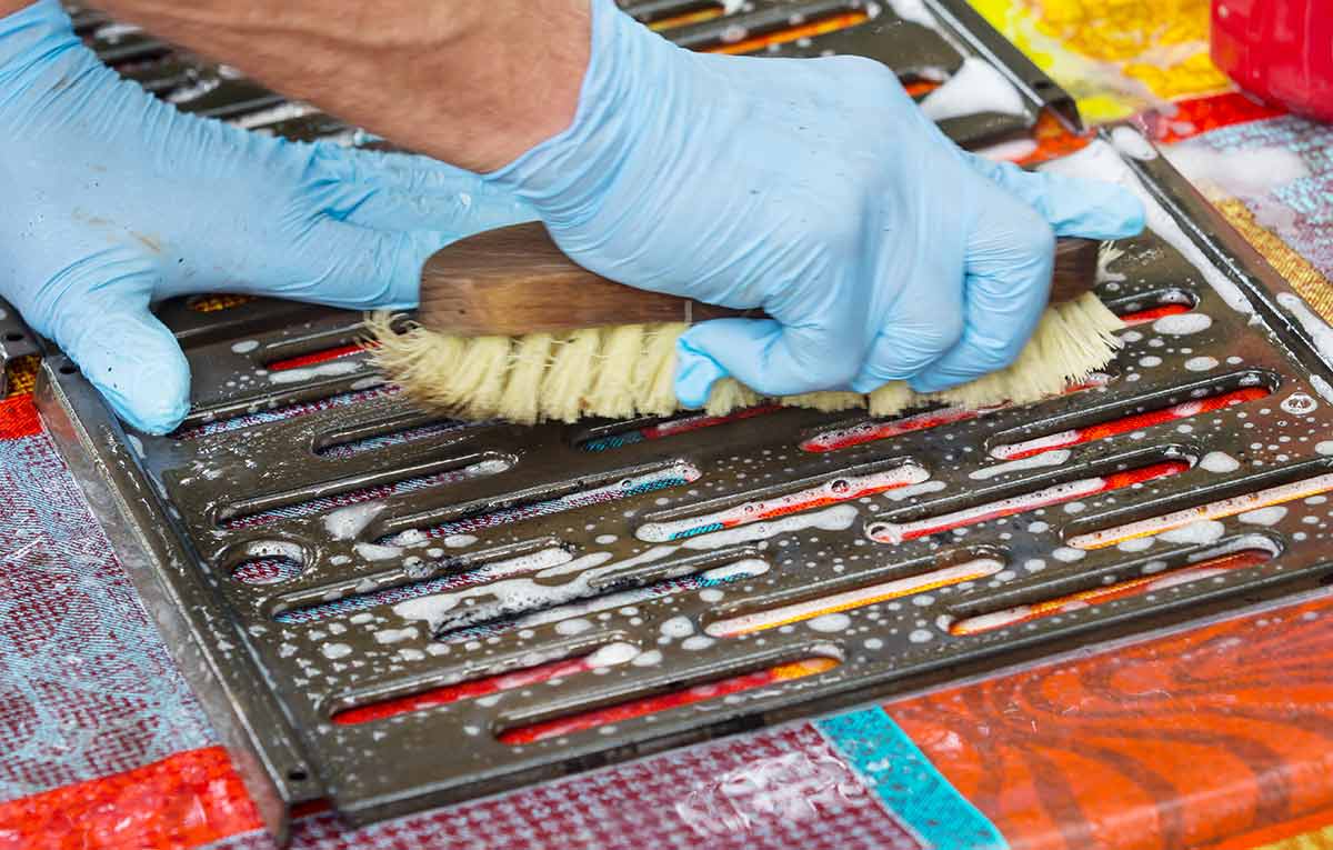 Deep Scrubbing Grill Grates