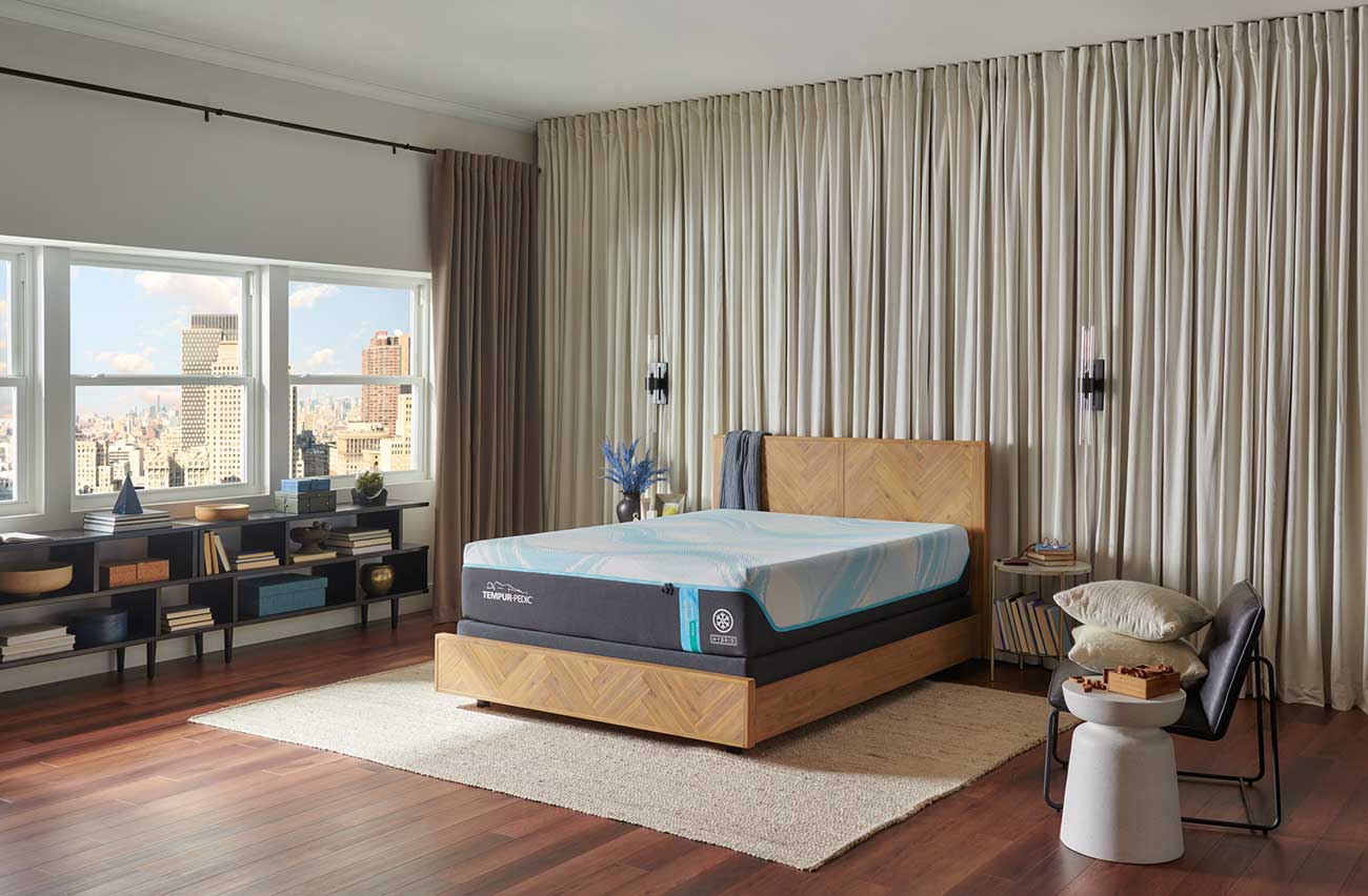 Lifestyle 2 View of Tempur-Pedic LUXEbreeze 2.0 M Hybrid King Mattress