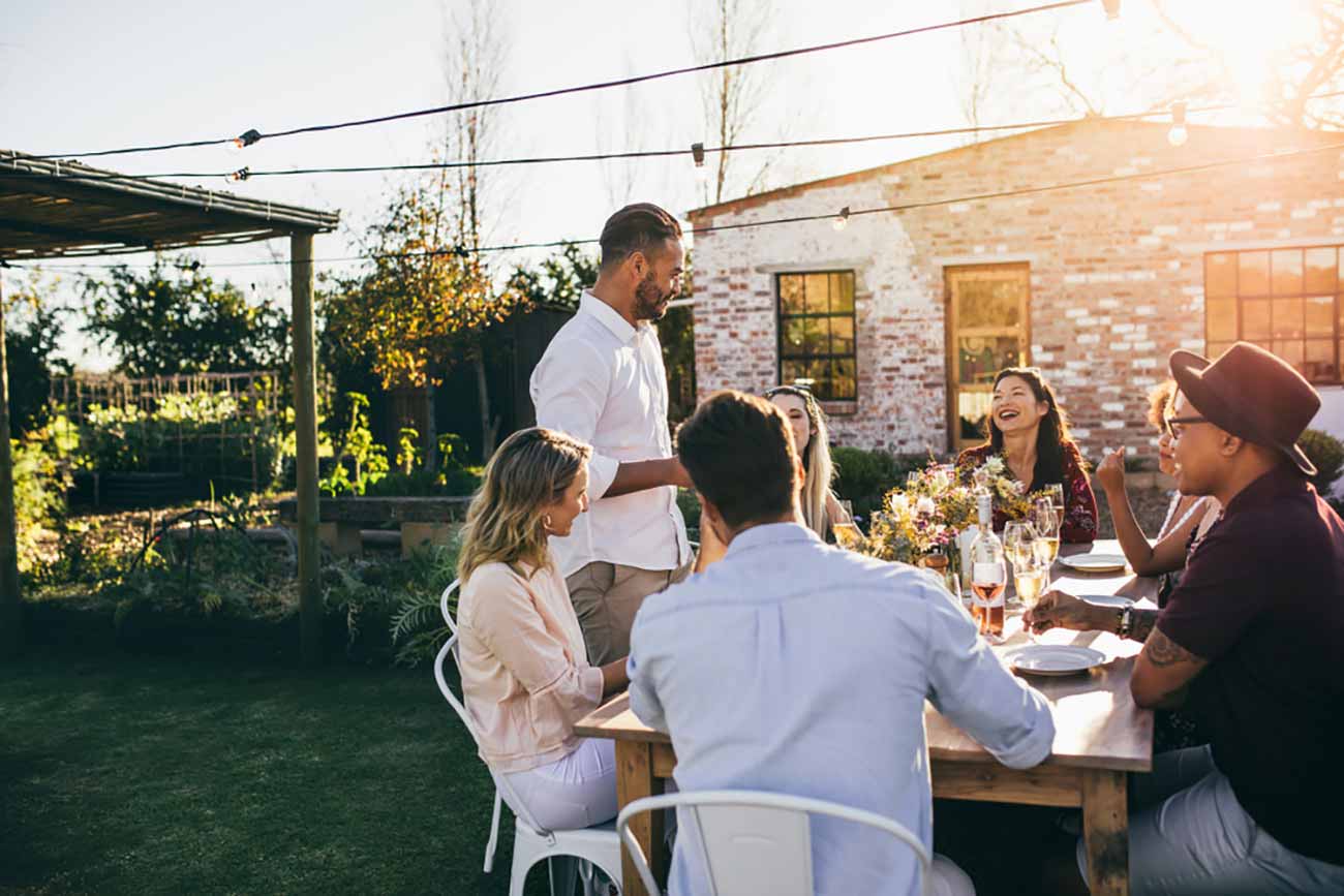 8 Fun Backyard Entertainment Ideas Everyone Will Love