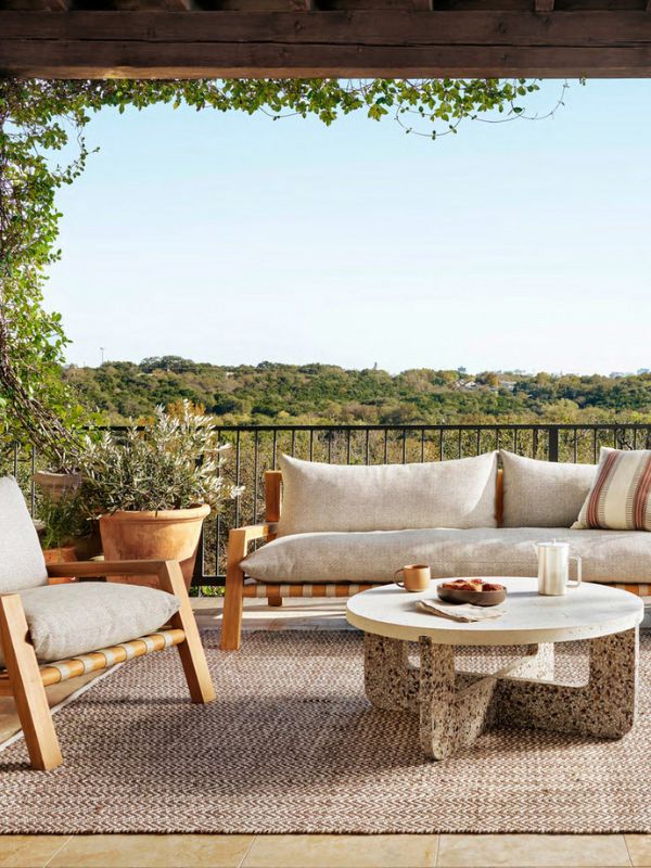 Outdoor TVs Lifestyle