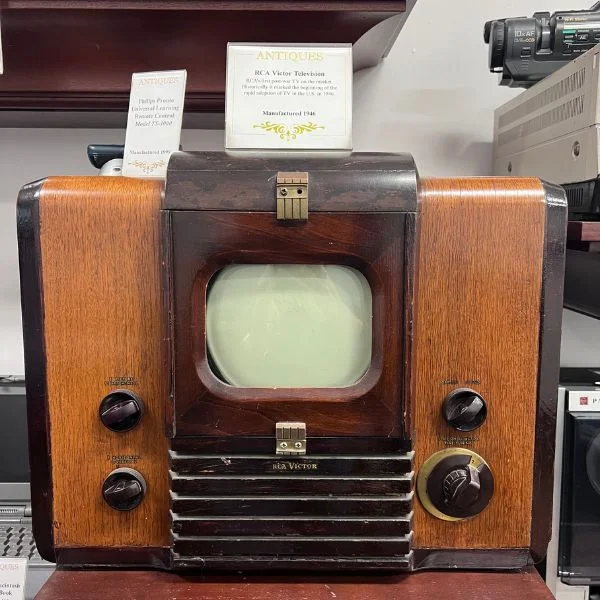An RCA Victor Television from 1948 in the historical electronics and appliances museum at Abt