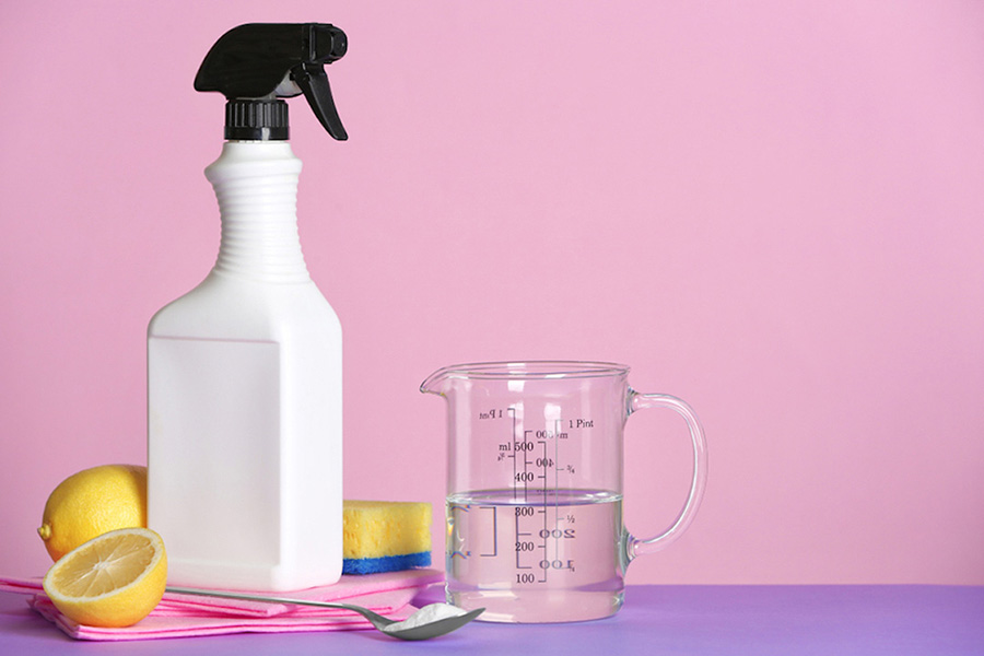 Cleaning Mixture with Lemon and Baking Soda