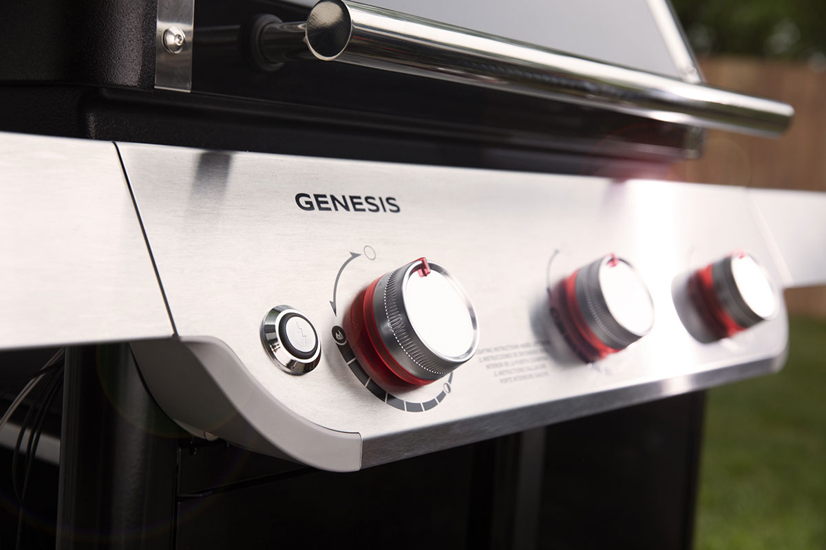 Close-up of control knobs.