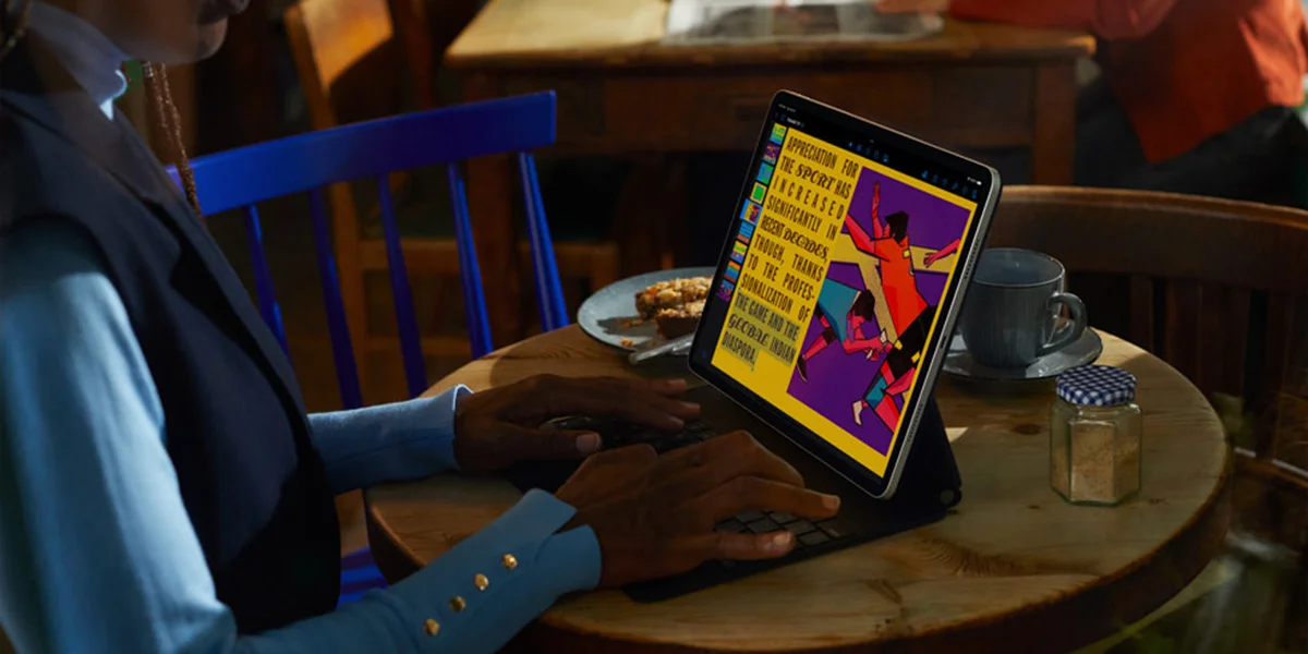 A woman putting together a presentation in a coffee shop