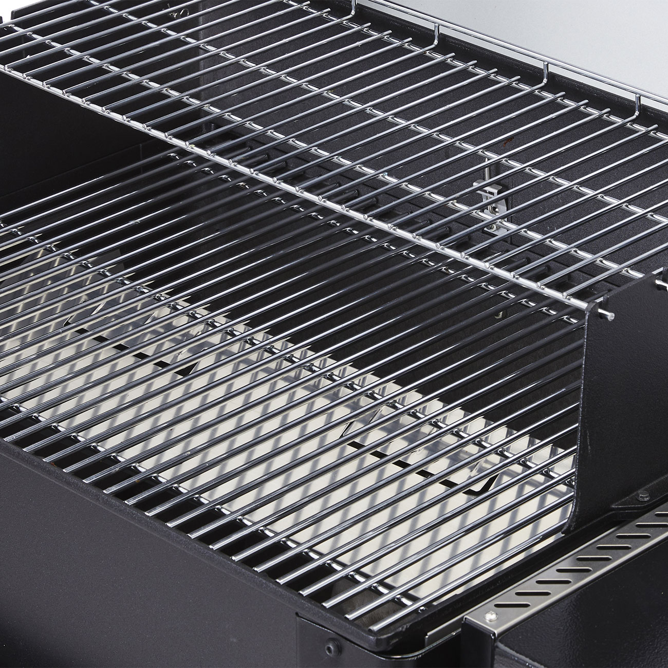 Closeup Open View of Weber Searwood XL 600 Pellet Grill