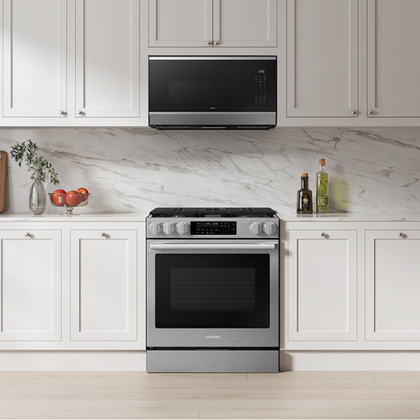 Samsung range with pro style knobs and bold handle design