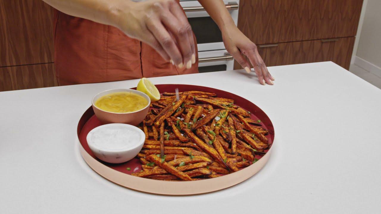 Watch Caf 30 Range with No-Preheat Air Fry