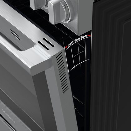 Oven door closing smoothly with soft close hinge
