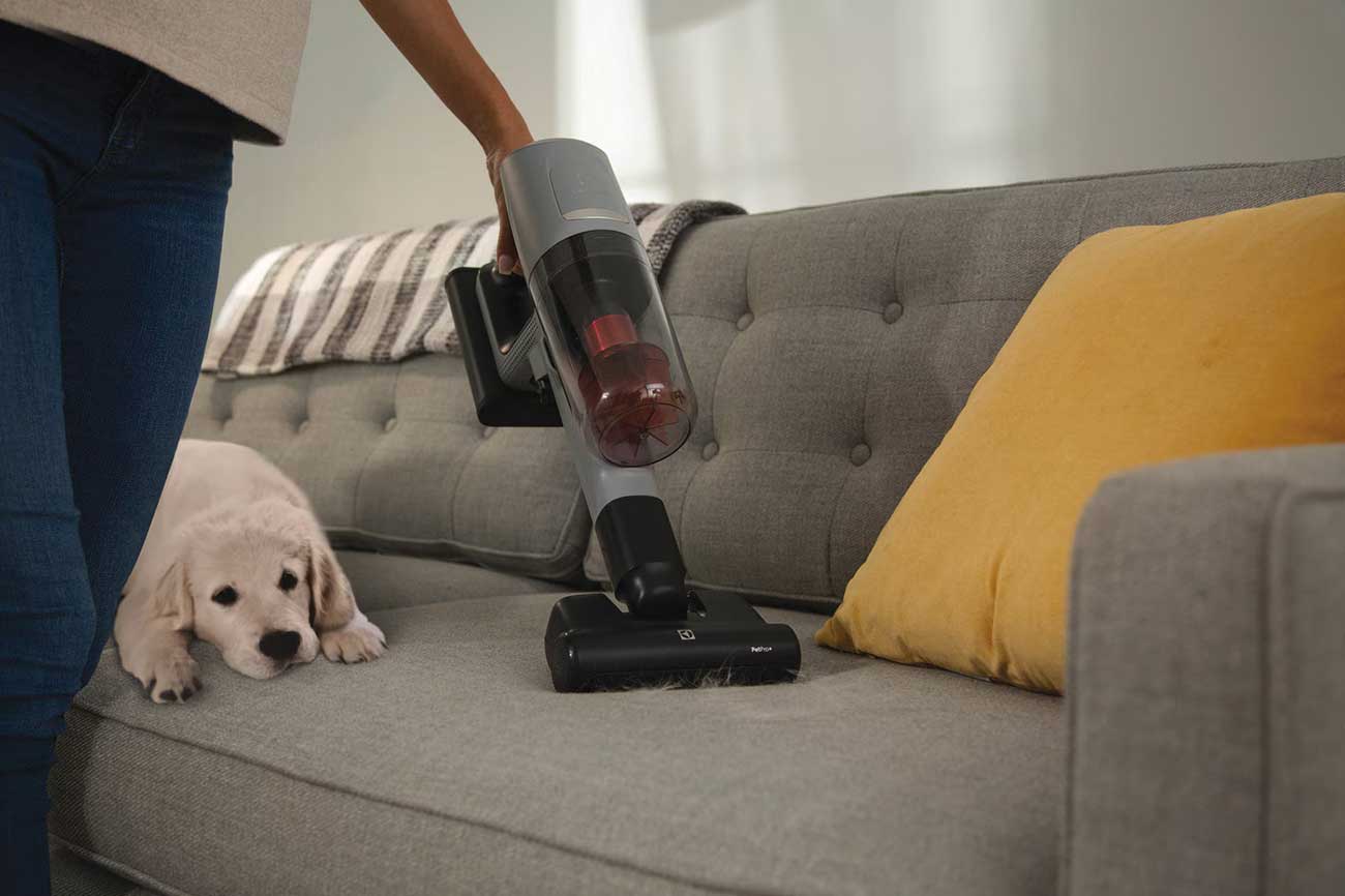 Ultimate800 Pet Cordless Vacuum in Real-Life Use Detail 2