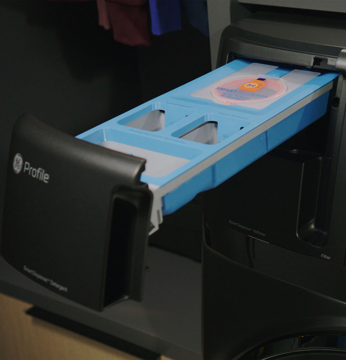 Angle-view of pulled-out dispenser.