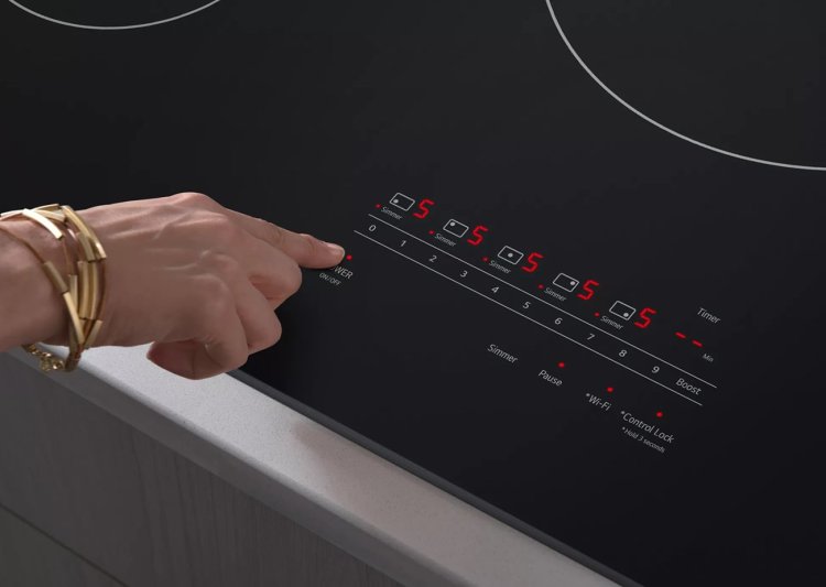 Large image of LG Cooktop Smart Induction With Ultra Heat 4.3kW Element 36-Inch In Black Glass