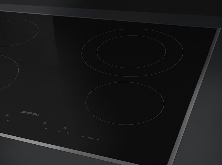 Large image of Smeg Ceramic Electric Cooktop 24-Inch in Black