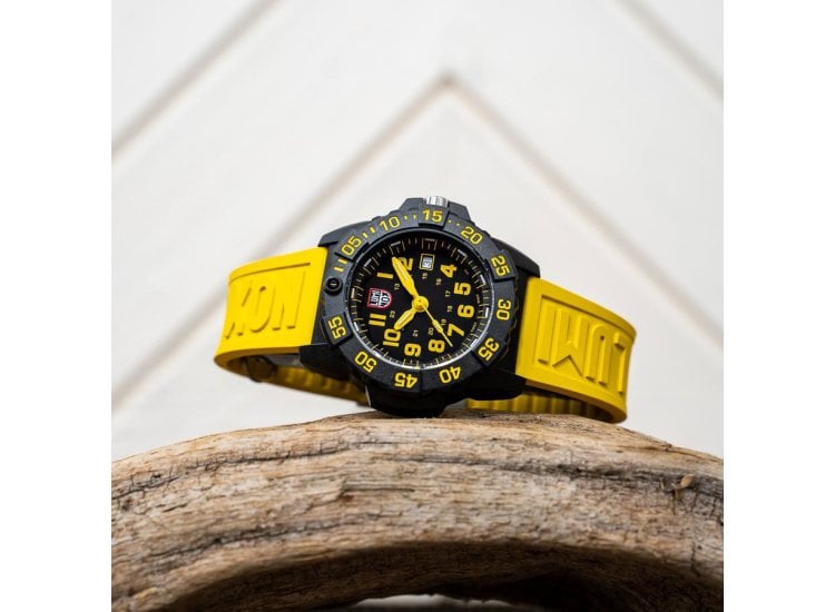 Luminox Navy Seal Watch Yellow Pacific Diver Chrono Yellow Success