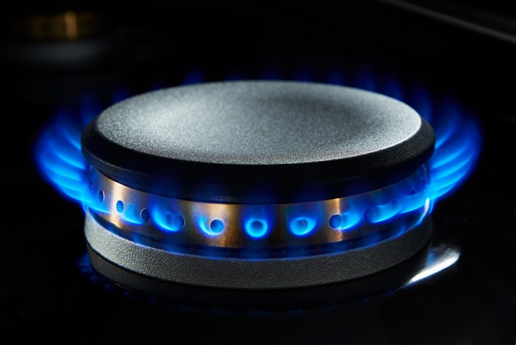 Large image of JennAir NOIR 48 In. Floating Glass Black And Stainless Steel Gas Professional-Style Range With Chrome-Infused Griddle And Grill