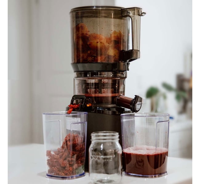 Kuvings Hands-Free Slow Juicer in Matte Black