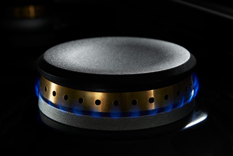 Large image of JennAir NOIR 48 In. Floating Glass Black And Stainless Steel Gas Professional-Style Range With Chrome-Infused Griddle And Grill