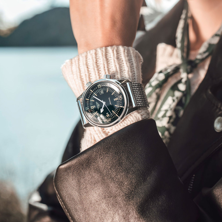 Longines Legend Diver Black Dial Stainless Steel Mesh Watch  display picture 2