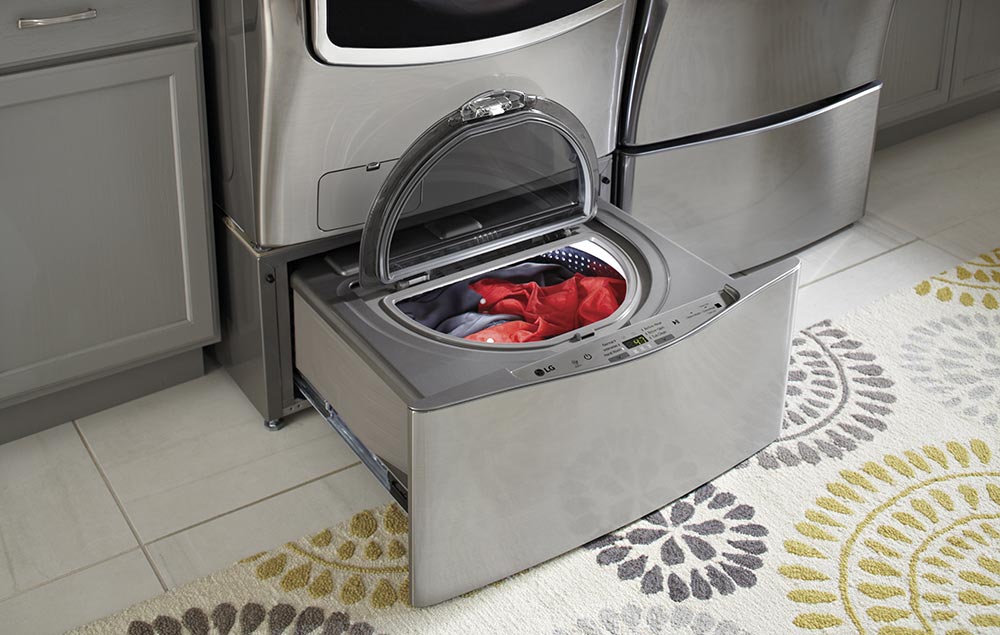Washing machine pedestal with lower drawer pulled out