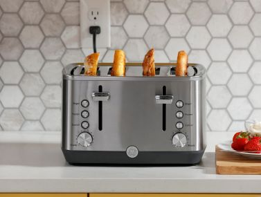 Lifestyle an air fryer and food