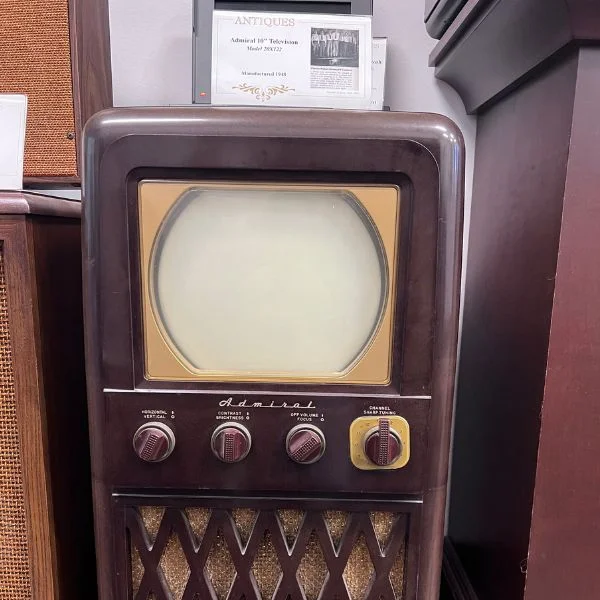 An Admiral 10-inch TV from 1948 in the historical electronics and appliances museum at Abt