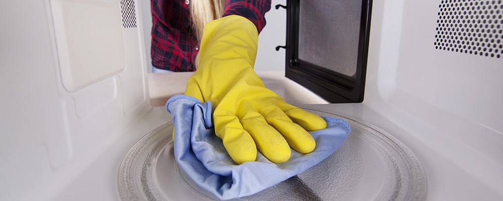 Cleaning a microwave