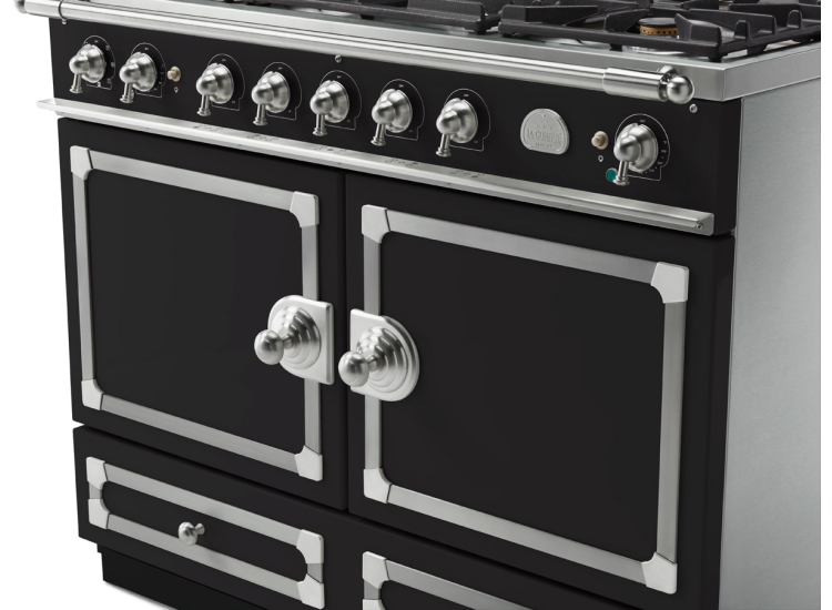 La Cornue CornuFe 110 43 In. Matte Black With Satin Chrome Trim Dual Fuel Range - C1NN