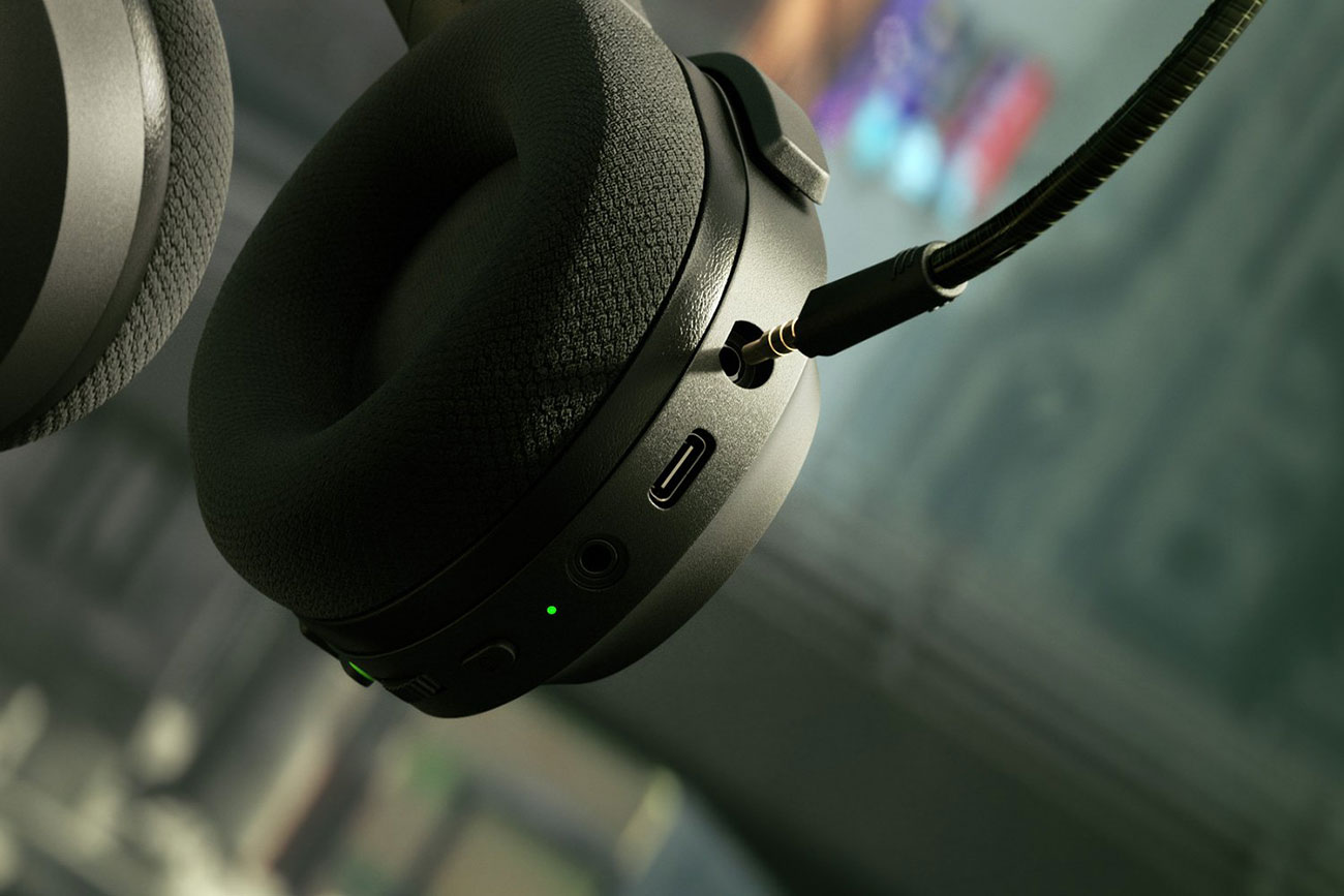 Bottom View of Razer Gaming Headset Ports