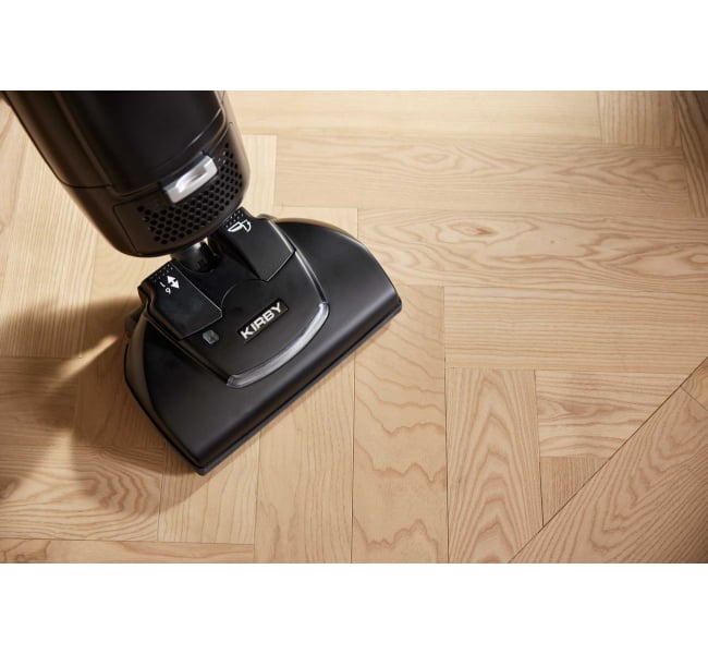Features to look for in an upright vacuum for laminate floors