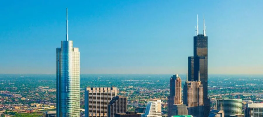 The Chicago skyline during the day, with the Sears/Willis Tower and the Trump tower in focus