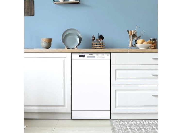 Danby 18-Inch Built-In Dishwasher in White DDW18D1EW Abt