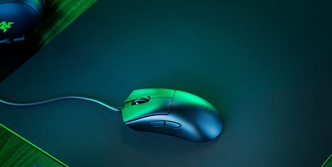 Lifestyle View of DeathAdder V3 Mouse